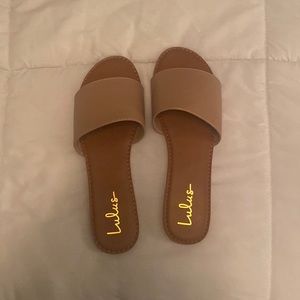 Never been worn! Too big.